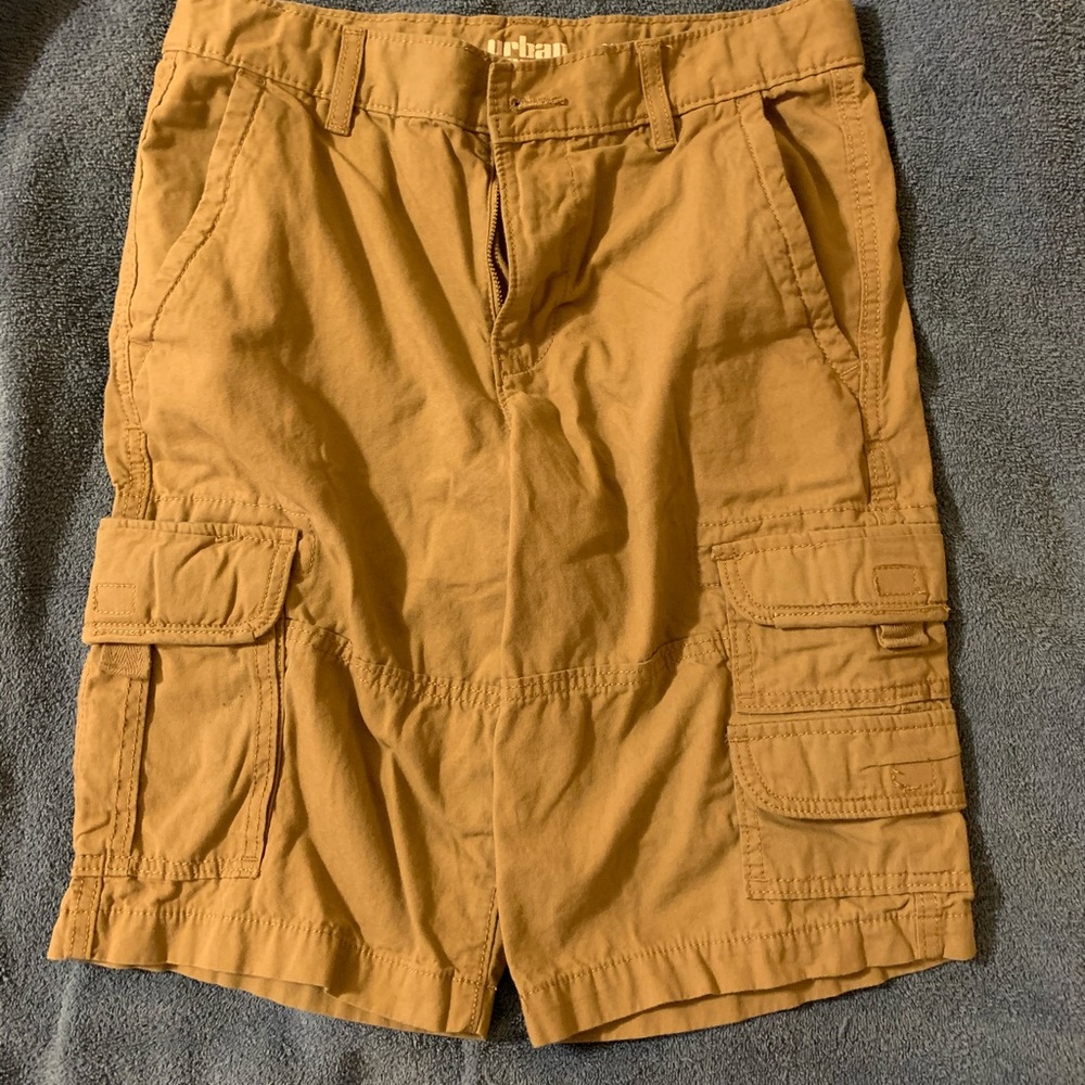 Boys size 18 khaki cargo shorts